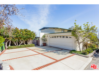1400 North Tigertail Road Los Angeles, CA 90049 - Photo 3 of 34 Gallery Image 3