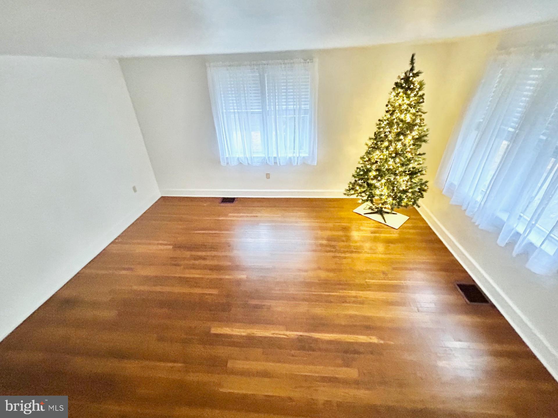 809 Woodlane Road Westampton, NJ 08060 - Photo 16 of 47 Living Room