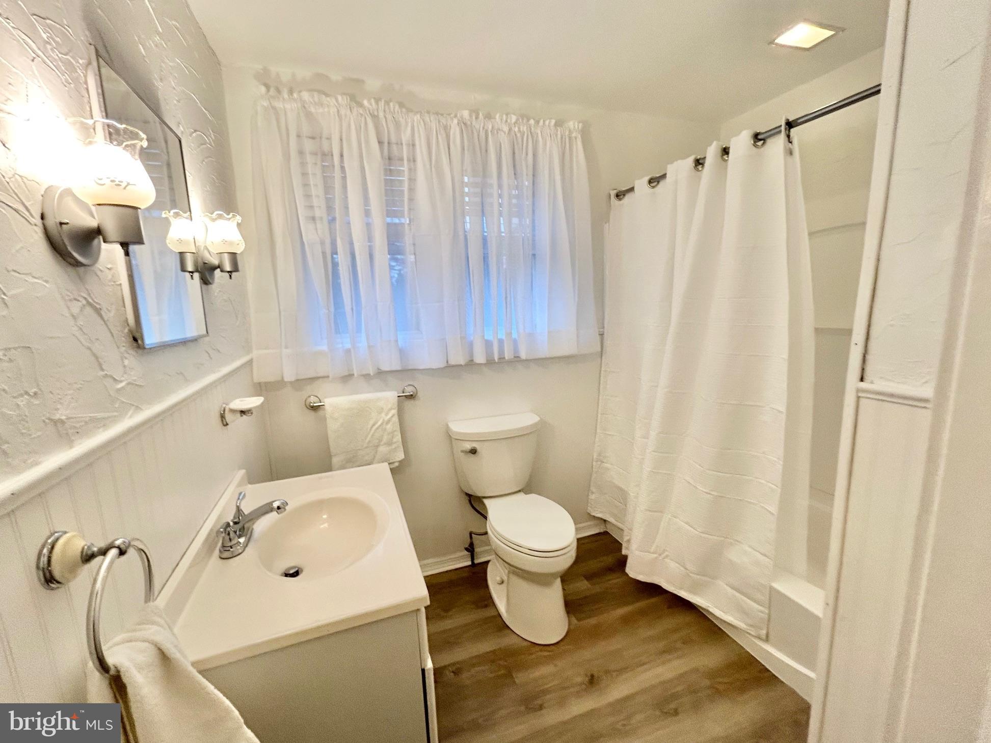 809 Woodlane Road Westampton, NJ 08060 - Photo 17 of 47 Main Bathroom