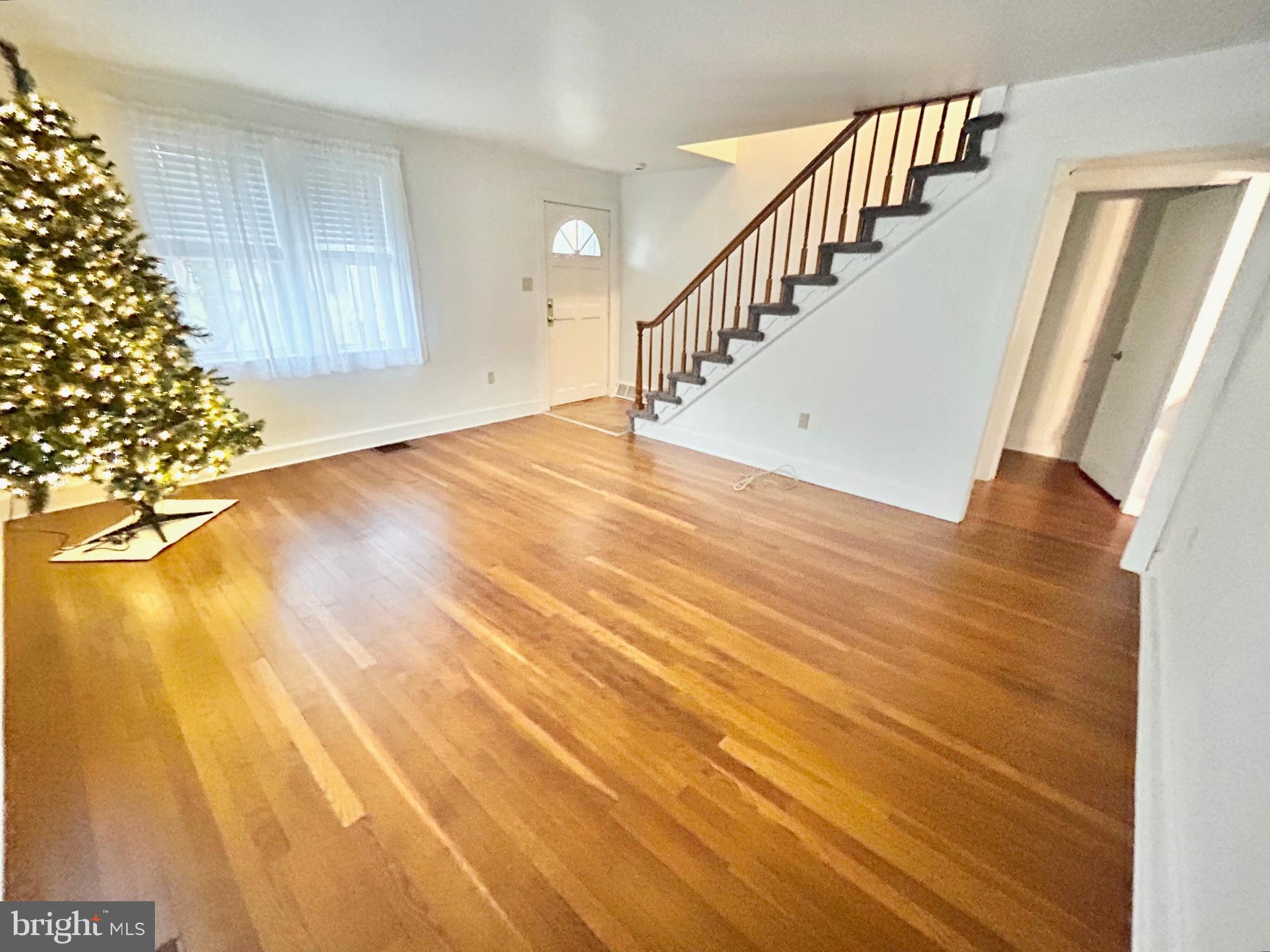 809 Woodlane Road Westampton, NJ 08060 - Photo 3 of 47 Living Room