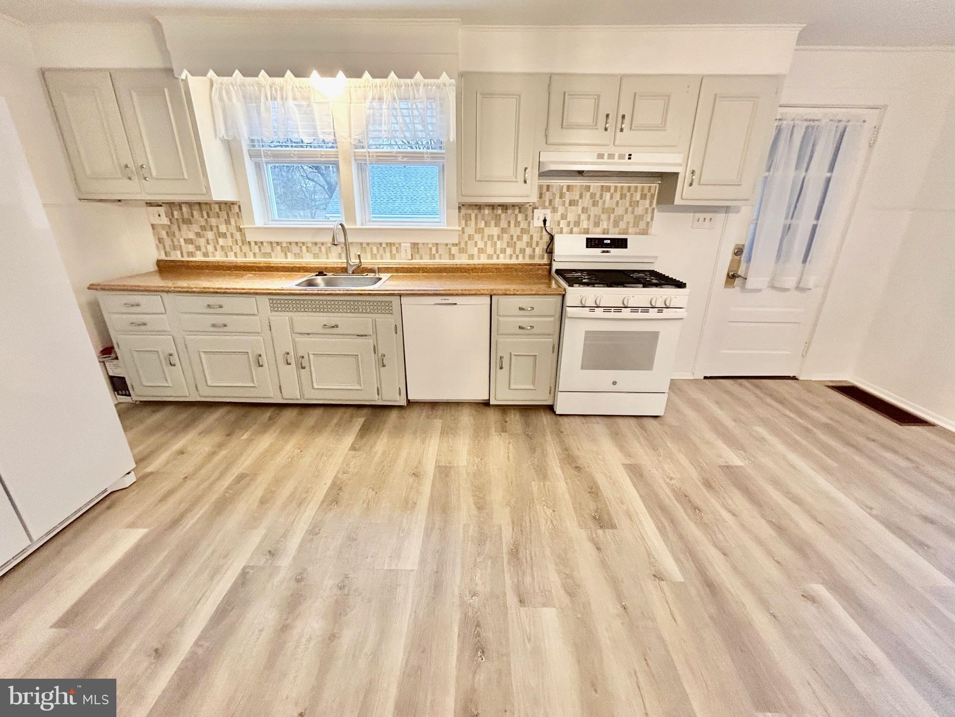 809 Woodlane Road Westampton, NJ 08060 - Photo 4 of 47 Kitchen