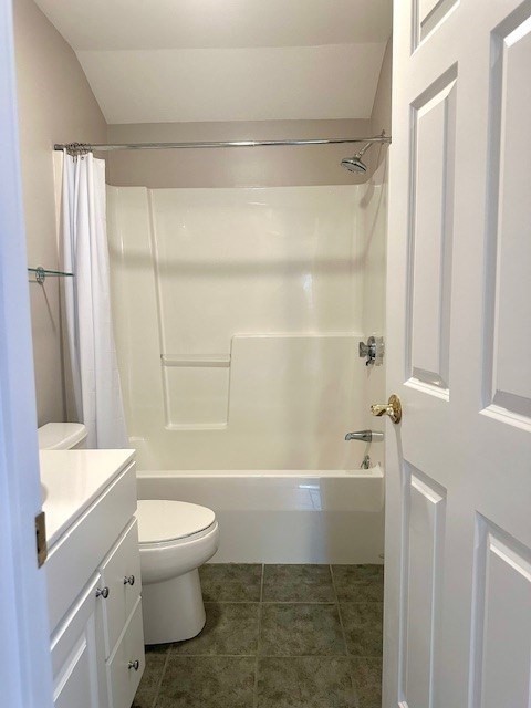 52 County Road, Unit 8 Mattapoisett, MA 02739 - Photo 16 of 19 a bathroom with a toilet a sink and bathtub