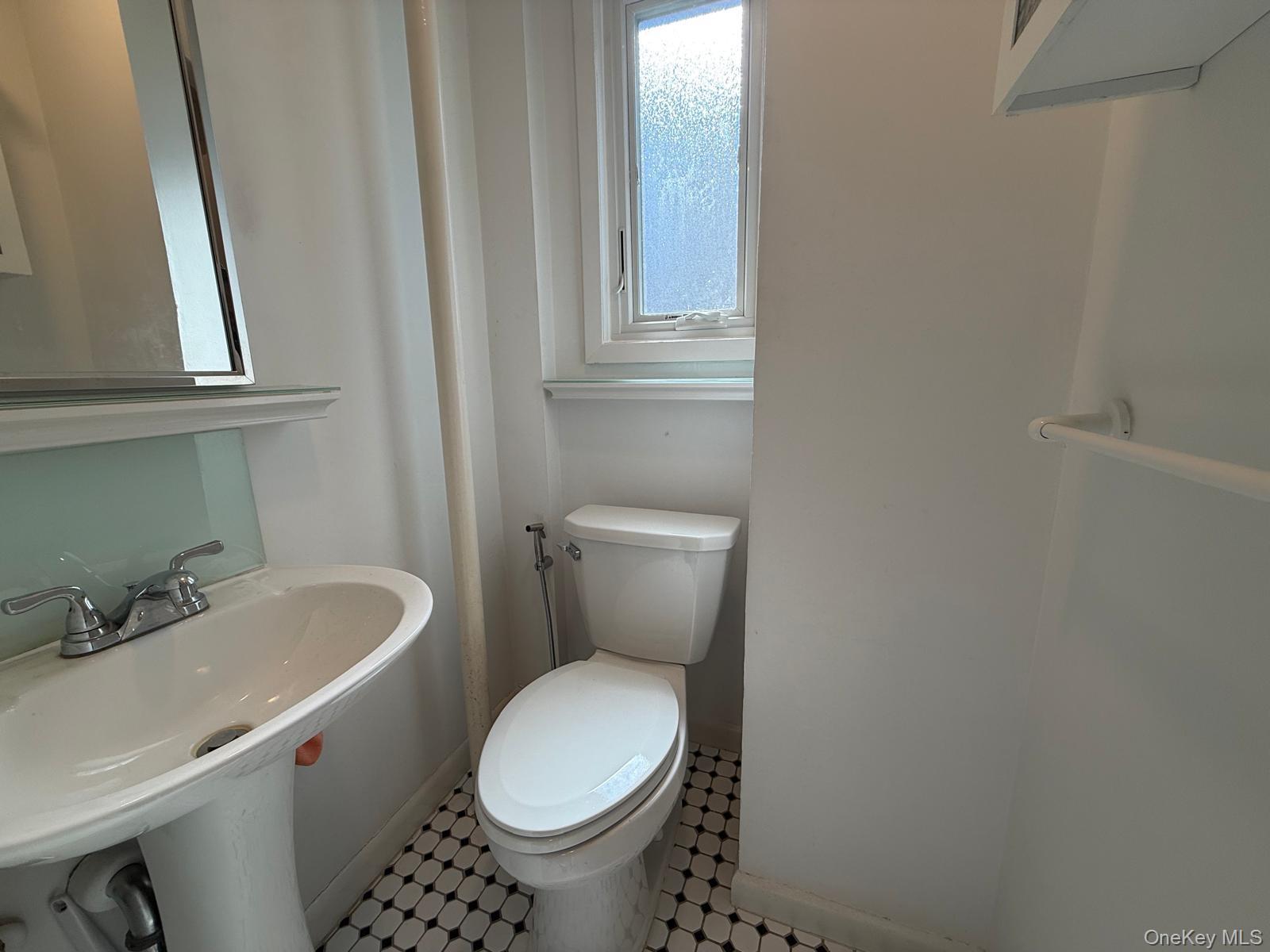 33 Carstairs Road Valley Stream, NY 11581 - Photo 15 of 22