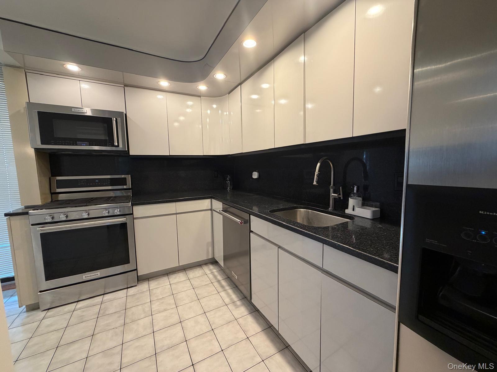 33 Carstairs Road Valley Stream, NY 11581 - Photo 4 of 22