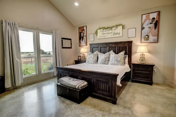 $749,500 | 3553 Hunt Lane, Waelder, TX 78959