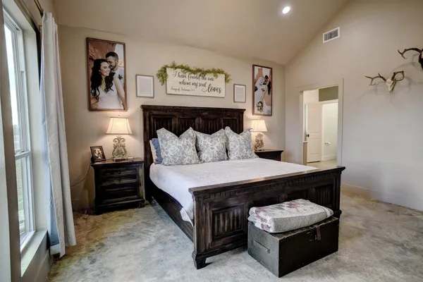 $749,500 | 3553 Hunt Lane, Waelder, TX 78959