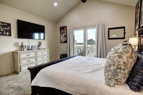 $749,500 | 3553 Hunt Lane, Waelder, TX 78959