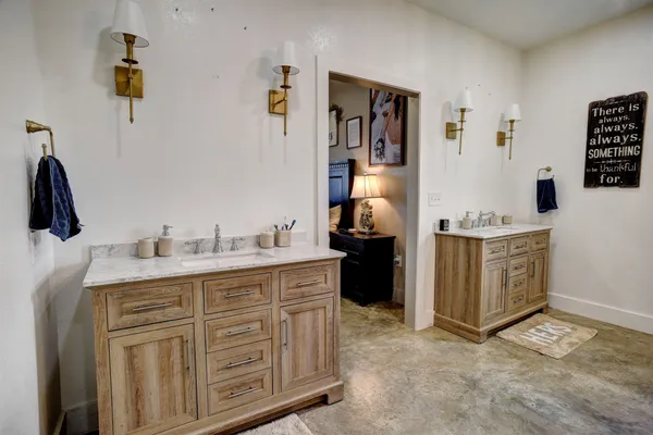 $749,500 | 3553 Hunt Lane, Waelder, TX 78959