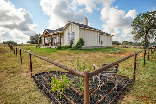 $749,500 | 3553 Hunt Lane, Waelder, TX 78959
