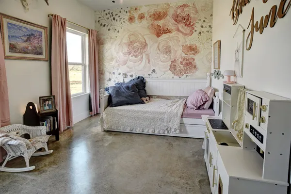 $749,500 | 3553 Hunt Lane, Waelder, TX 78959