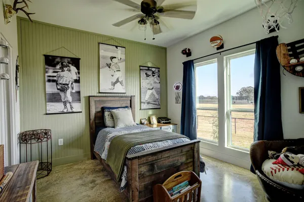 $749,500 | 3553 Hunt Lane, Waelder, TX 78959