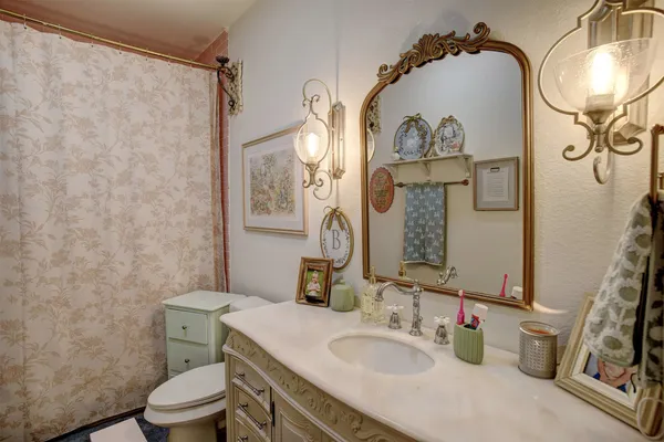 $749,500 | 3553 Hunt Lane, Waelder, TX 78959