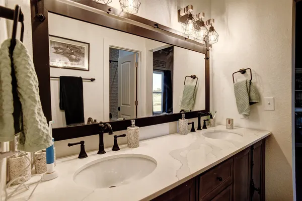$749,500 | 3553 Hunt Lane, Waelder, TX 78959