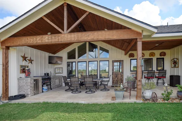 $749,500 | 3553 Hunt Lane, Waelder, TX 78959
