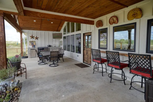 $749,500 | 3553 Hunt Lane, Waelder, TX 78959