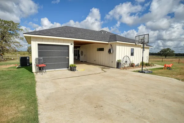 $749,500 | 3553 Hunt Lane, Waelder, TX 78959
