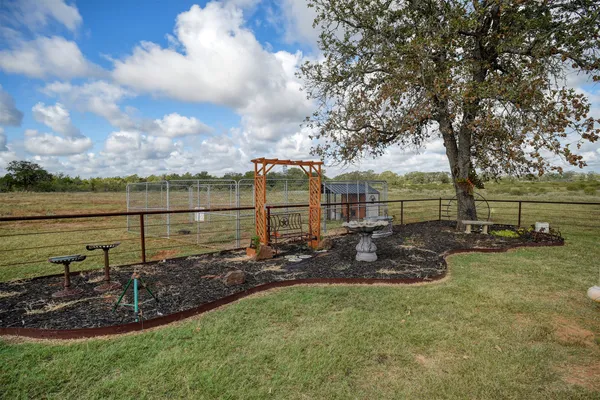 $749,500 | 3553 Hunt Lane, Waelder, TX 78959