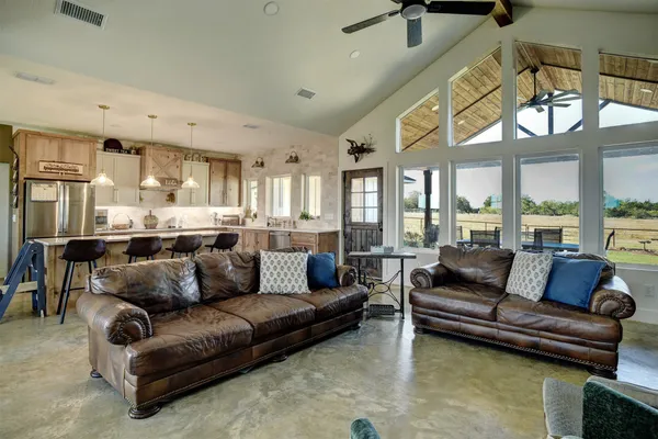 $749,500 | 3553 Hunt Lane, Waelder, TX 78959