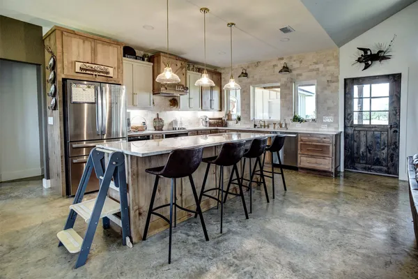 $749,500 | 3553 Hunt Lane, Waelder, TX 78959