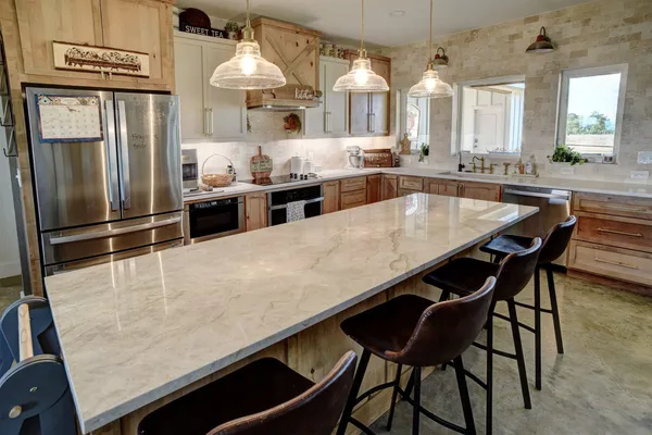 $749,500 | 3553 Hunt Lane, Waelder, TX 78959