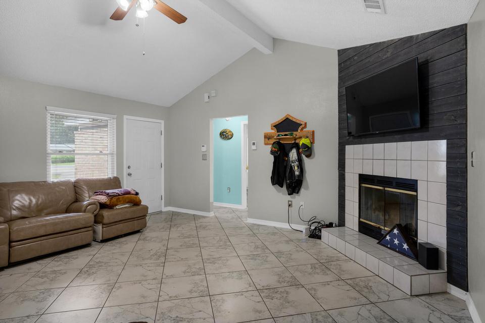 318 Pelham Road Fort Walton Beach, FL 32547 - Photo 6 of 21 20250529195207162436000000-o