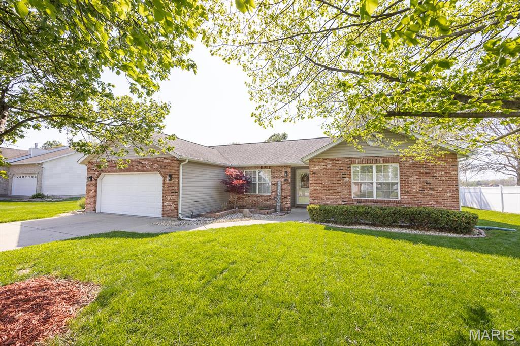 4 Fox Run Mascoutah, IL 62258 - Photo 2 of 26