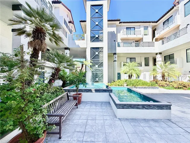 a view of outdoor space yard and porch