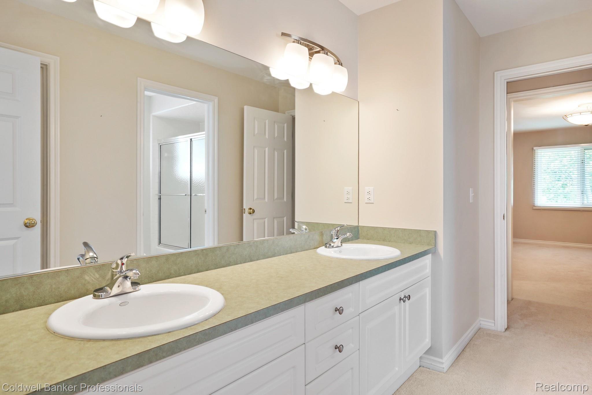 5689 Kirkridge Trail Rochester, MI 48306 - Photo 37 of 62 5689-Kirkridge-Trail-30.JPG