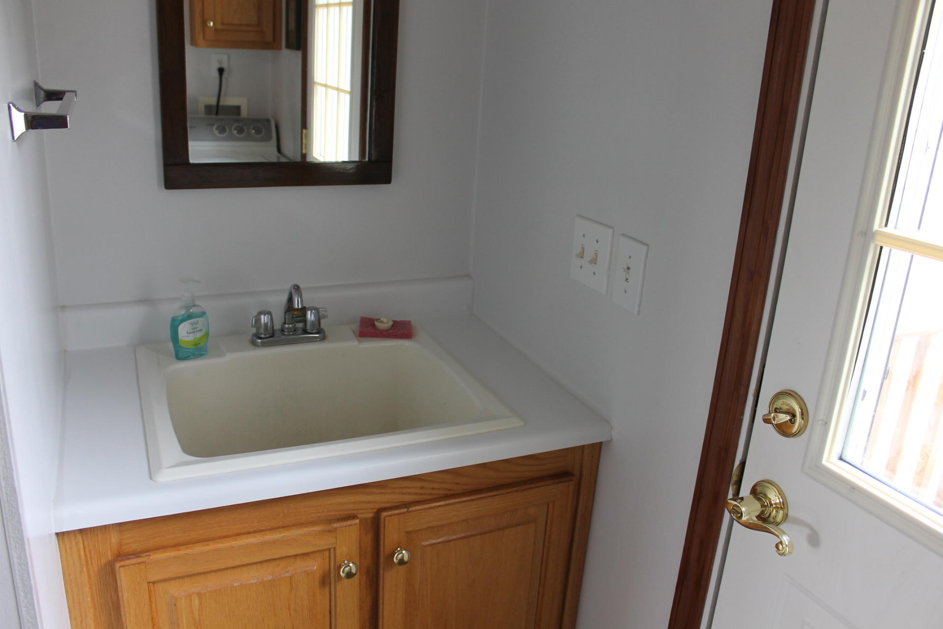 646 Alpine Road Buchanan, VA 24066 - Photo 17 of 26 Mudroom2