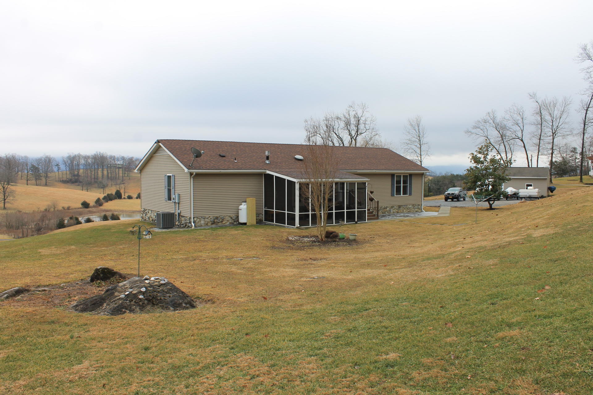 646 Alpine Road Buchanan, VA 24066 - Photo 4 of 26 Left rear