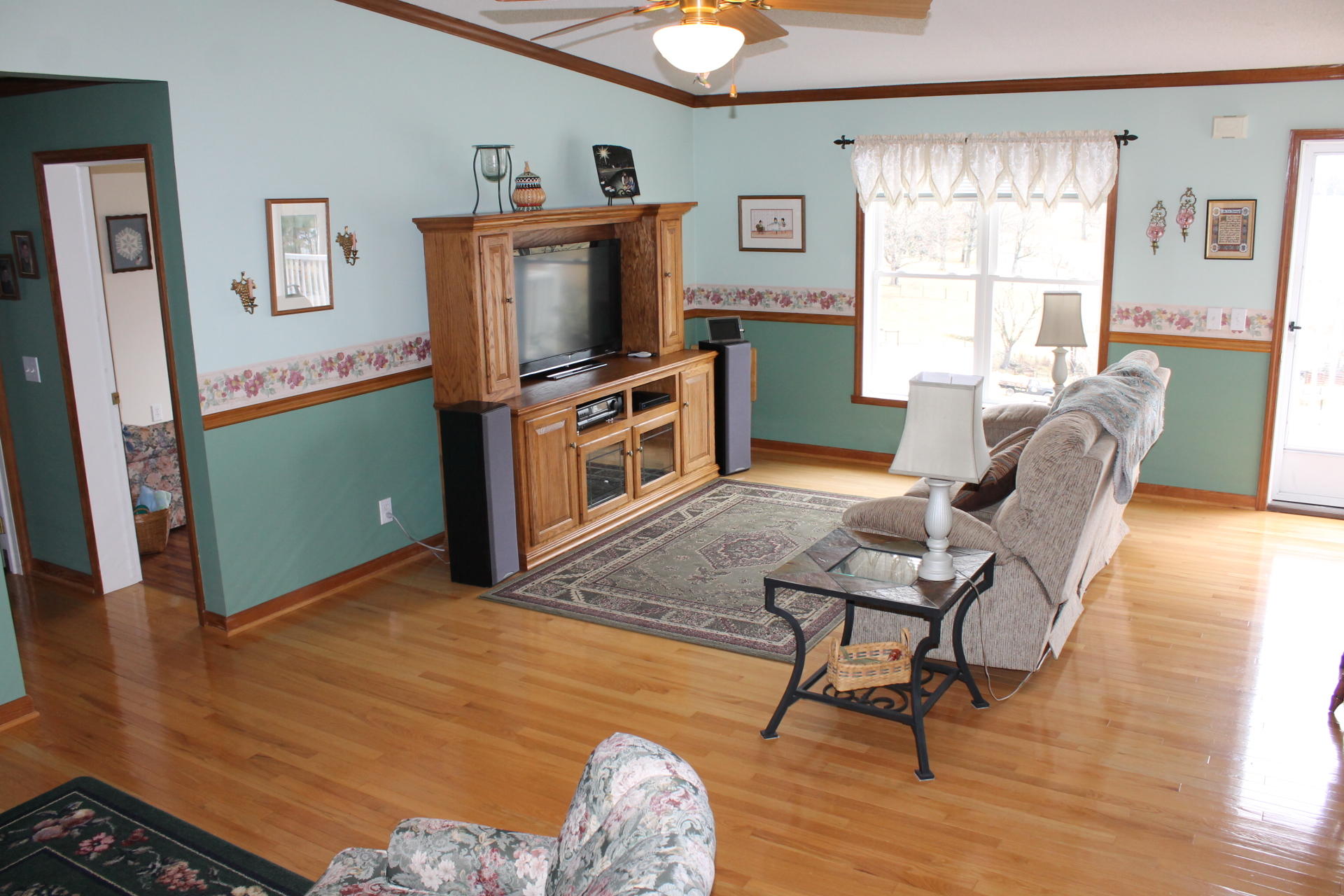 646 Alpine Road Buchanan, VA 24066 - Photo 7 of 26 Family Room