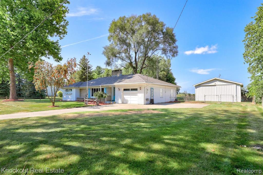 4835 King Road Saginaw, MI 48601 - Photo 2 of 35