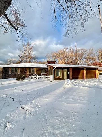 $460,000 | 325 Winwood Avenue, St. Joseph, MI 49085