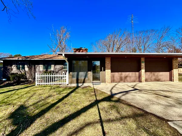 $430,000 | 325 Winwood Avenue, St. Joseph, MI 49085