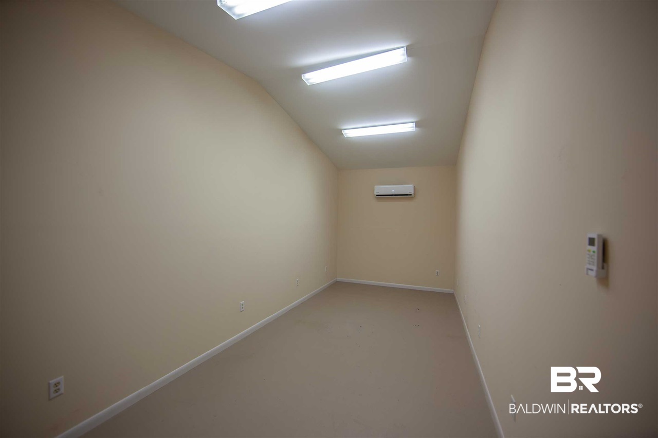 7447 Oak Drive Foley, AL 36535 - Photo 40 of 42 Air conditioned office