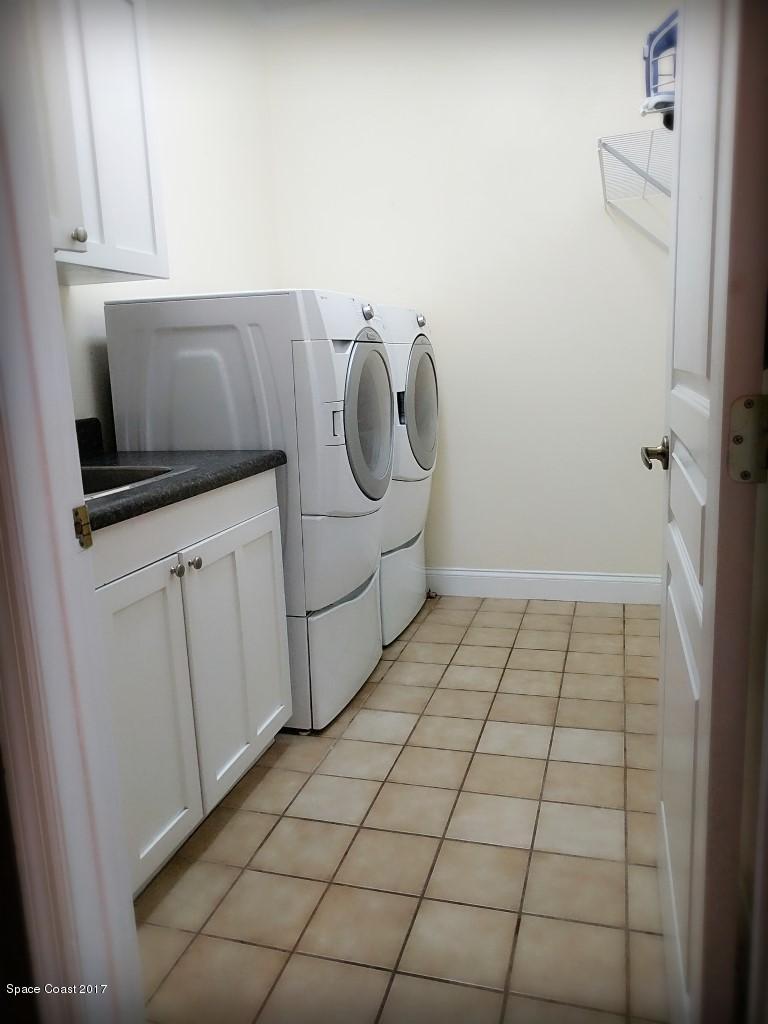 3999 Sparrow Hawk Road Melbourne, FL 32934 - Photo 15 of 25 Laundry