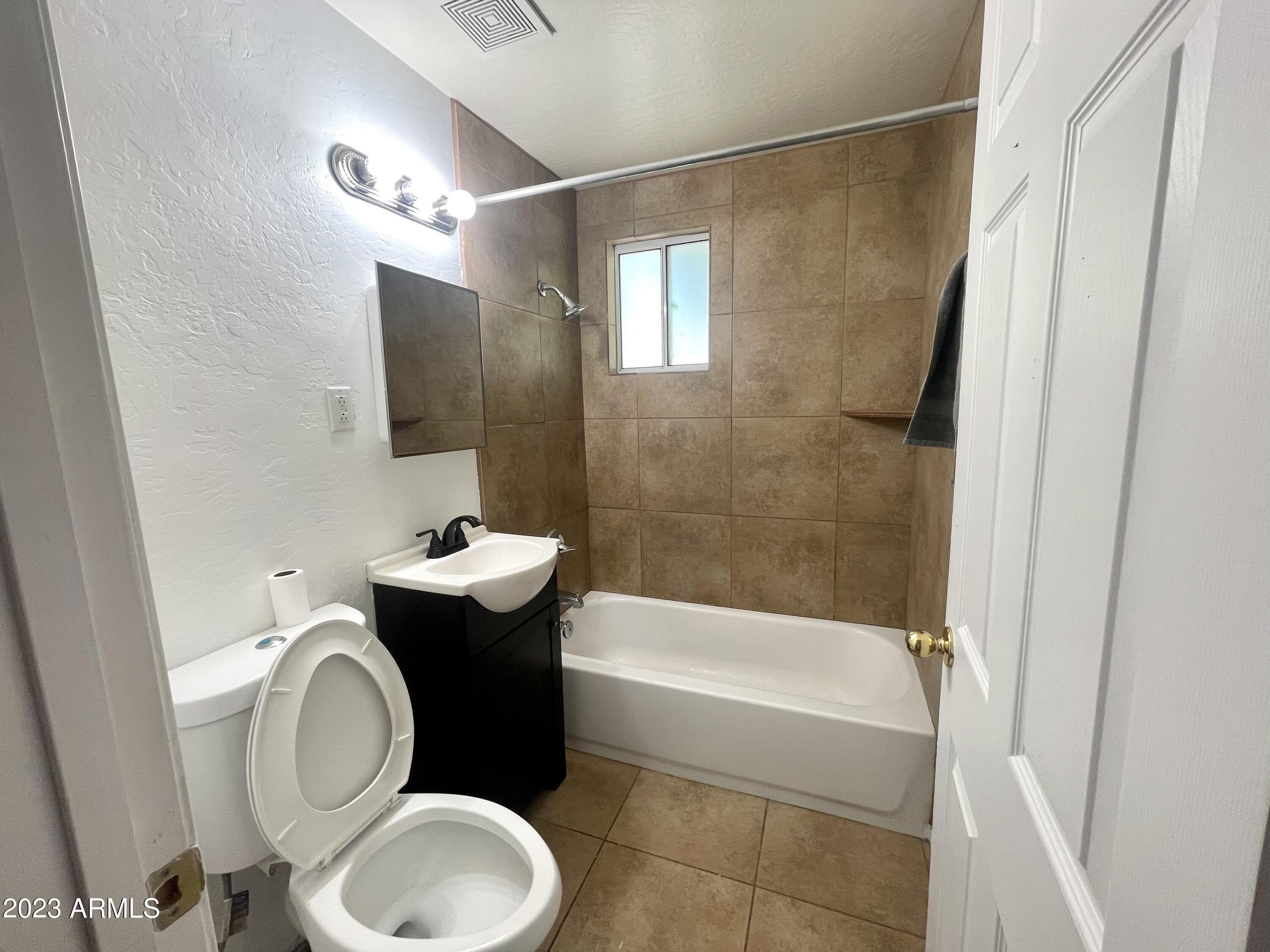 1830 West Chipman Road Phoenix, AZ 85041 - Photo 13 of 19 E044FCE1-6CDD-4B27-84BA-5758412D64C0