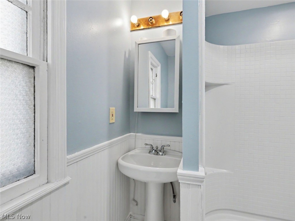 17415 Winslow Road Shaker Heights, OH 44120 - Photo 9 of 20