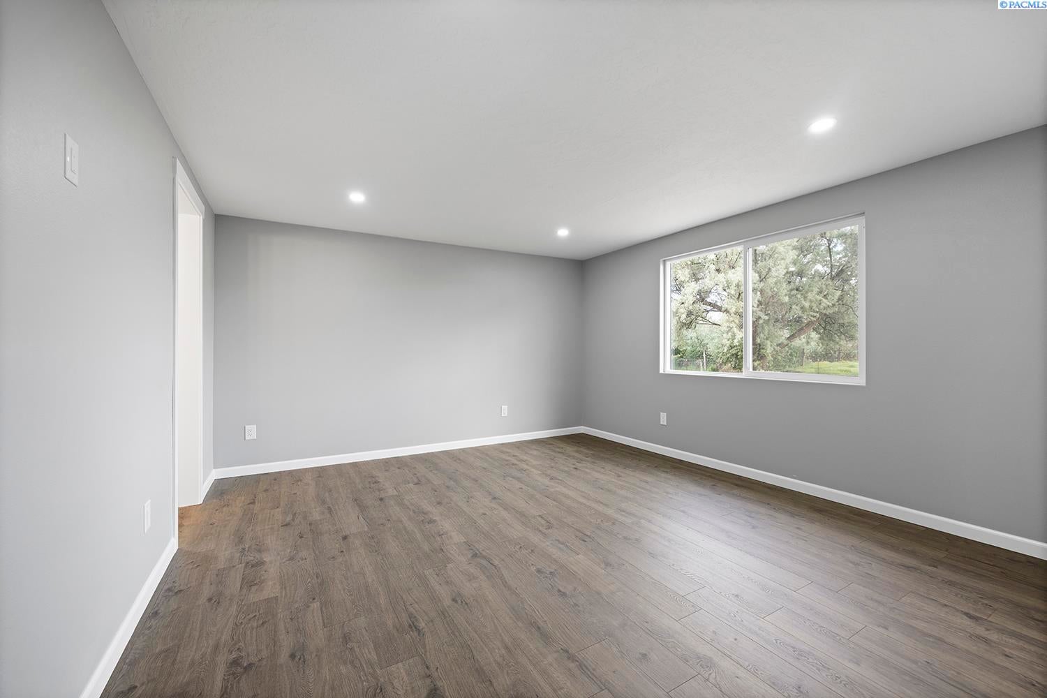 215735 East Game Farm Road Kennewick, WA 99337 - Photo 13 of 31 Gallery Image 13