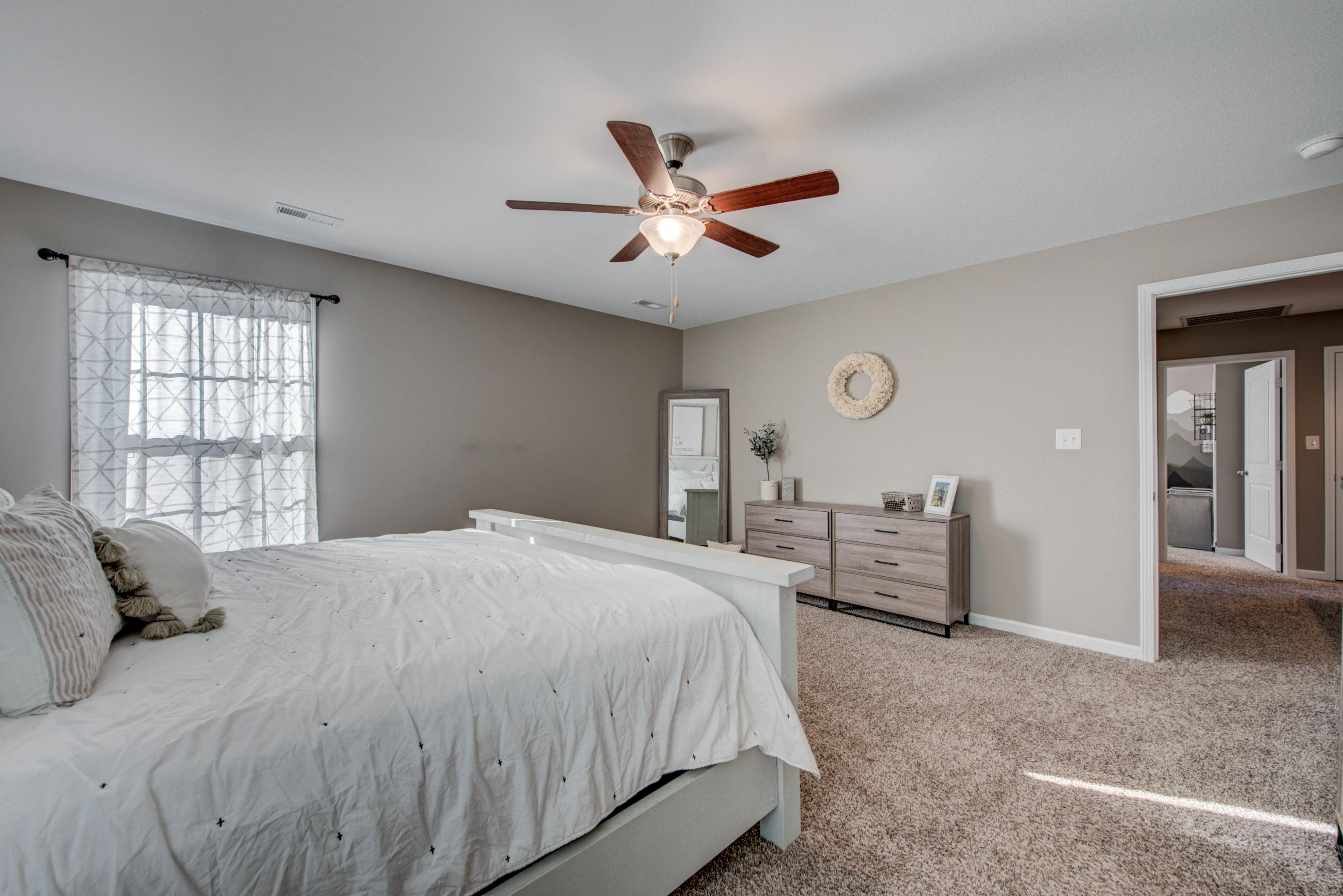 7369 Ladd Road Powell, TN 37849 - Photo 18 of 38 Large Owner's Suite