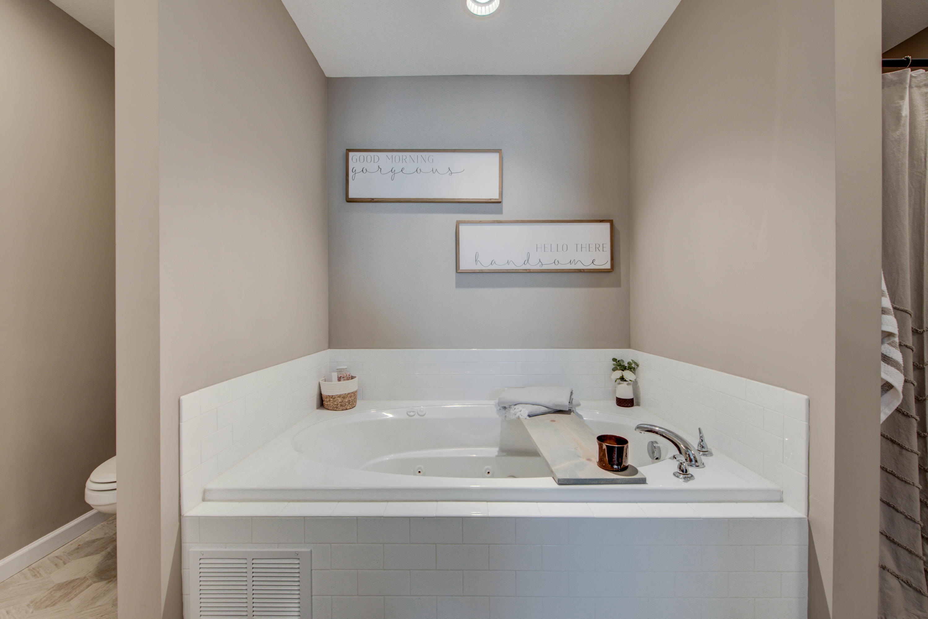 7369 Ladd Road Powell, TN 37849 - Photo 19 of 38 Ensuite Bathroom