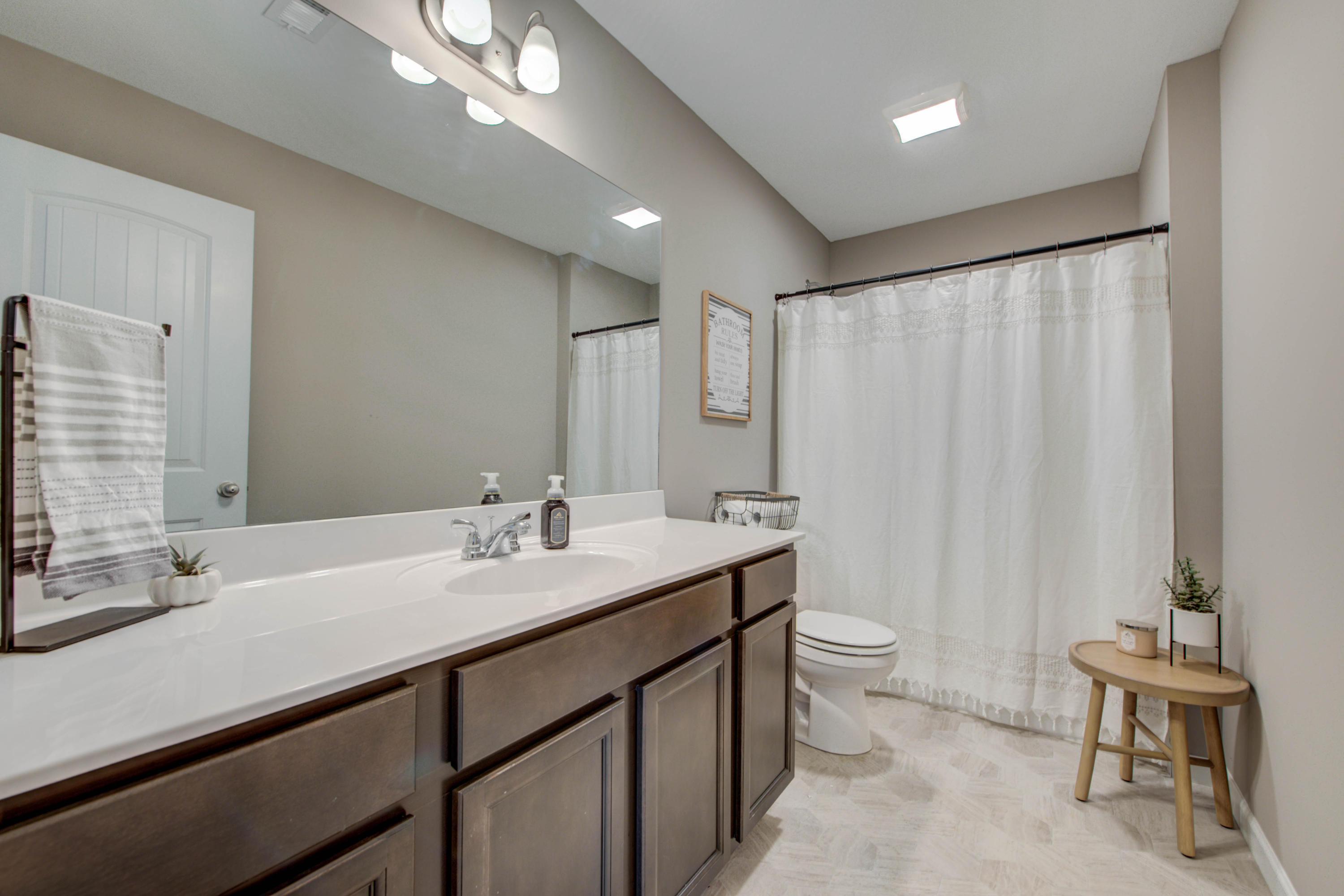 7369 Ladd Road Powell, TN 37849 - Photo 25 of 38 Guest Bath