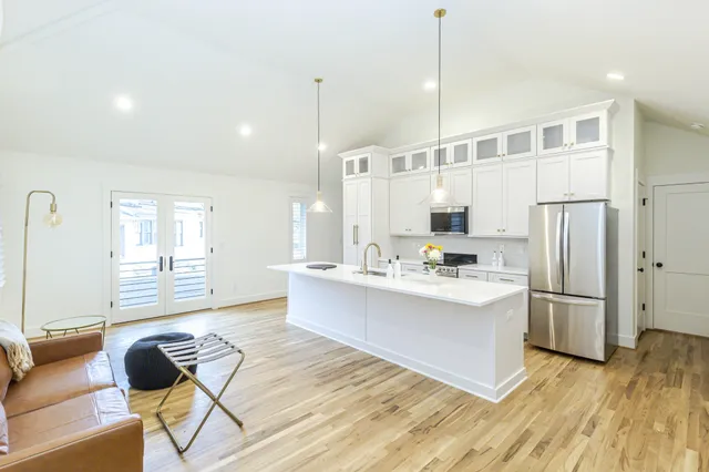 $2,500 | 2213 B Belmont Boulevard, Nashville, TN 37212