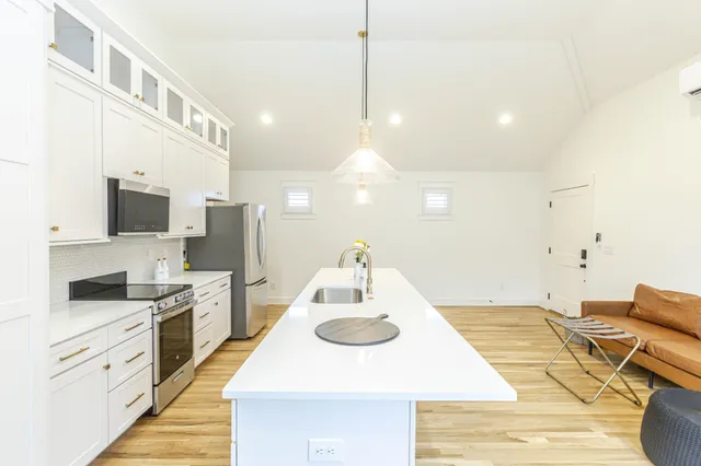 $2,500 | 2213 B Belmont Boulevard, Nashville, TN 37212