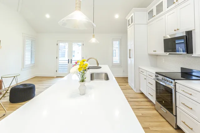 $2,500 | 2213 B Belmont Boulevard, Nashville, TN 37212