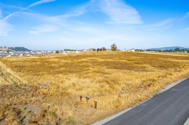 $1,150,000 | 14-xx South 14-xx S Henry Road, Greenacres, WA 99016