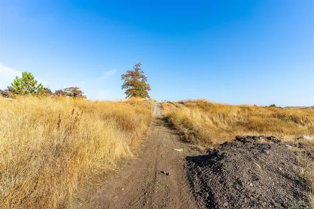 $1,150,000 | 14-xx South 14-xx S Henry Road, Greenacres, WA 99016