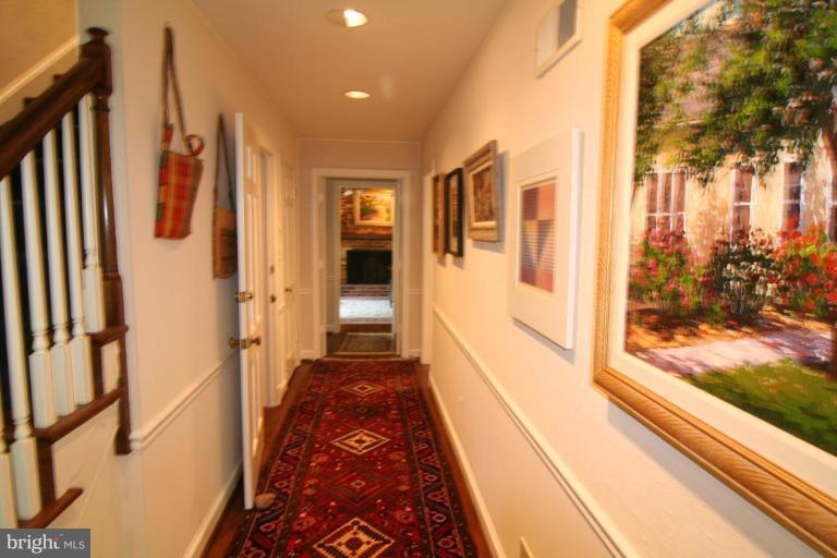 8916 Burdette Road Bethesda, MD 20817 - Photo 21 of 26 Hallway