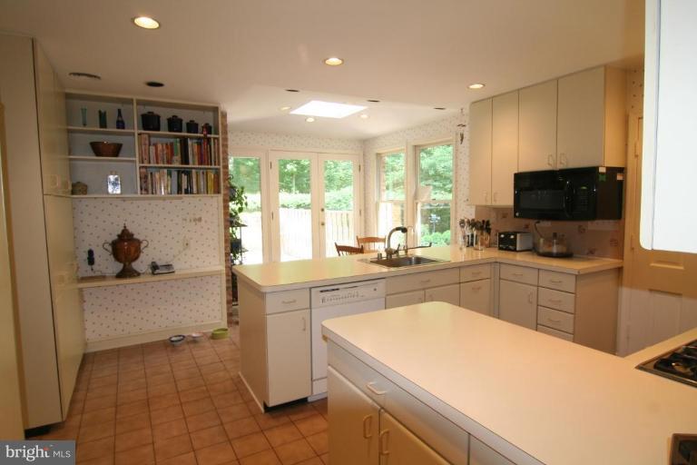 8916 Burdette Road Bethesda, MD 20817 - Photo 5 of 26 Kitchen