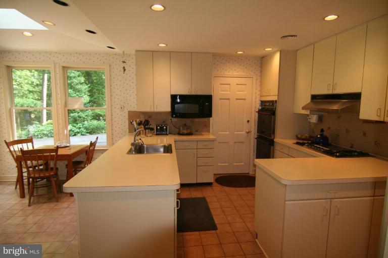 8916 Burdette Road Bethesda, MD 20817 - Photo 6 of 26 Kitchen #2